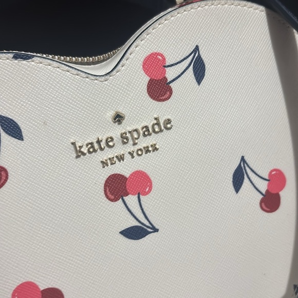 Kate Spade White and Red Crossbody Bag Modern Design - Picture 2 of 7